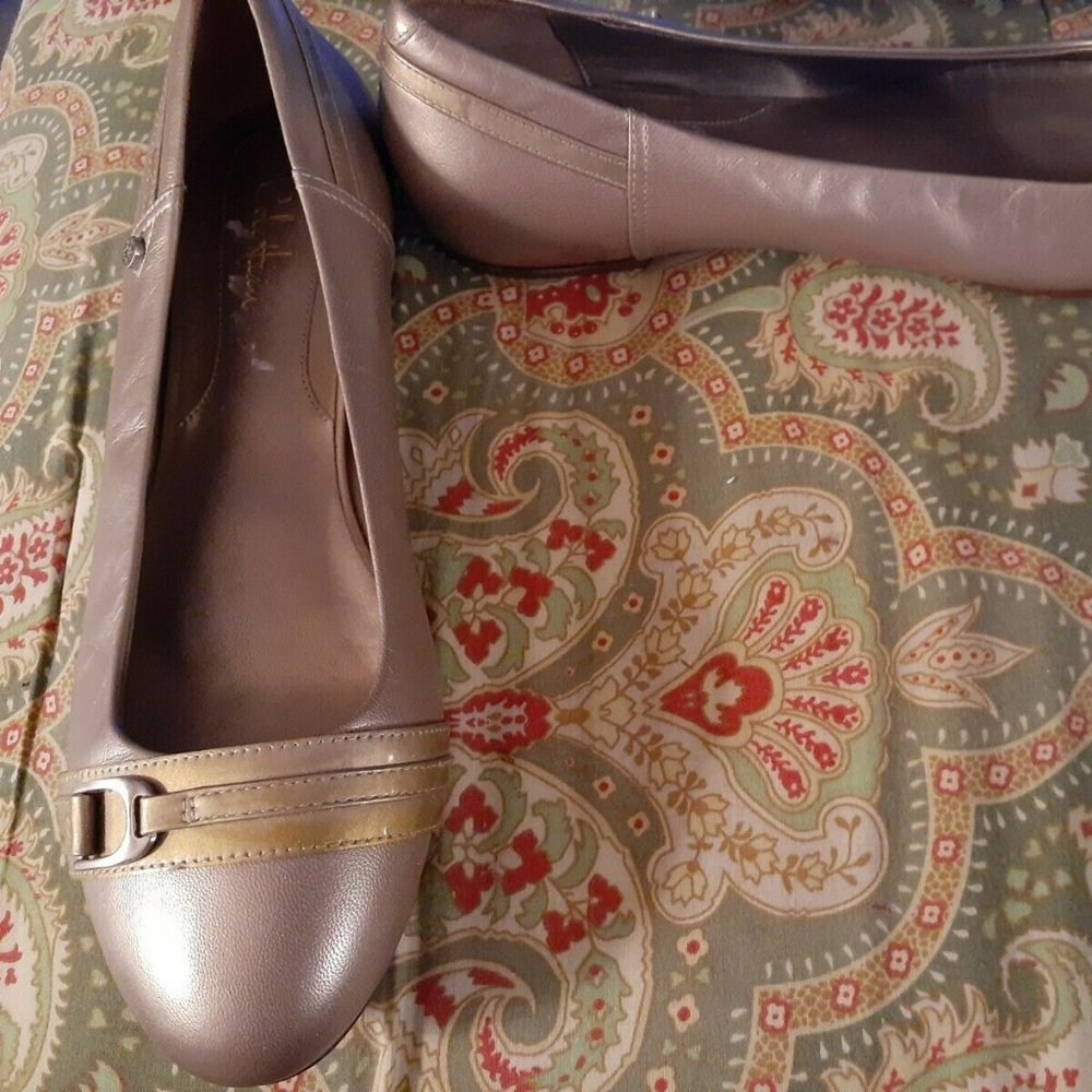 Cole Haan 8.5 8 1/2 gold flats shoes